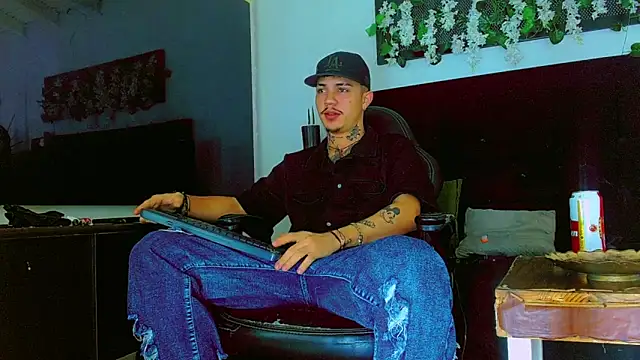 HannibalLester online show from 04-12-26, 05:11