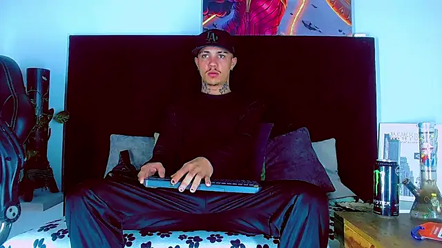 HannibalLester online show from 11-26-25, 04:56