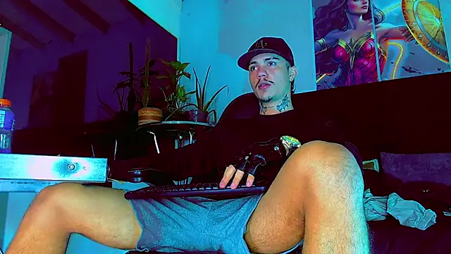 HannibalLester online show from 12-22-25, 05:40