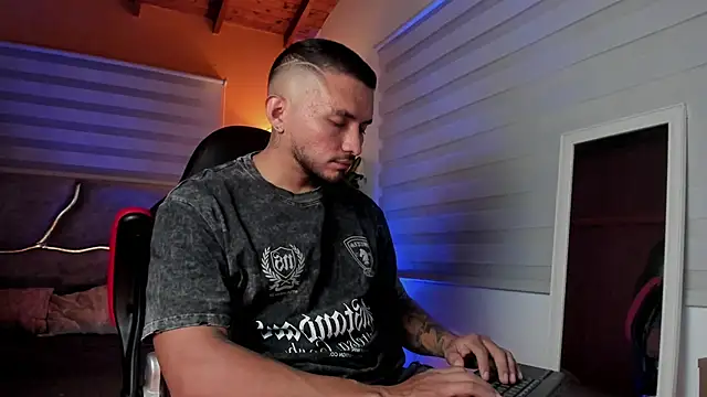 maximusclark1 online show from 03-24-26, 01:49