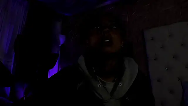 Snapshot of sadashi_moon_ chatting on 03-15-25, 12:25 sadashi moon online show from 03-15-25, 12:25
