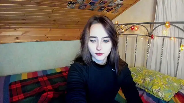 Snapshot of SilverDream chatting on 12-15-24, 08:36 SilverDream online show from 12-15-24, 08:36