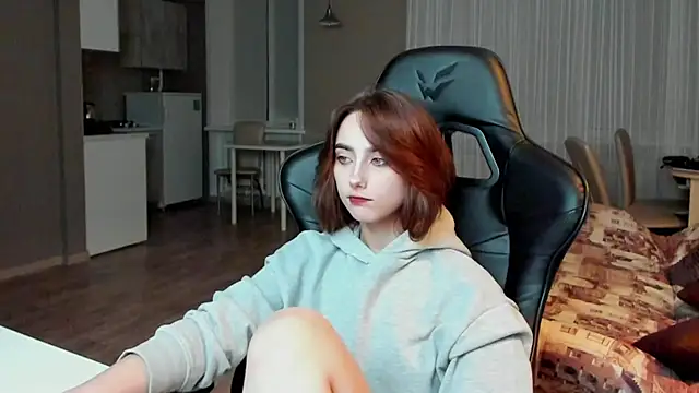 Snapshot of SilverDream chatting on 03-19-25, 10:42 SilverDream online show from 03-19-25, 10:42