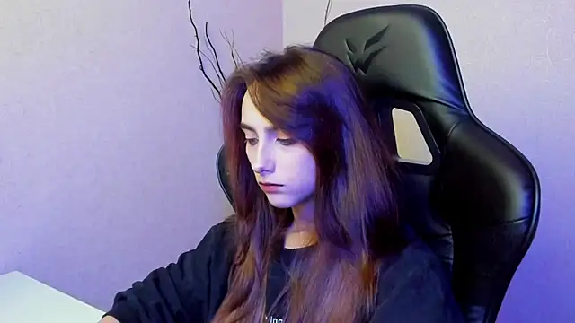 Snapshot of SilverDream chatting on 12-24-24, 12:44 SilverDream online show from 12-24-24, 12:44