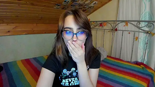 Snapshot of SilverDream chatting on 12-21-24, 04:46 SilverDream online show from 12-21-24, 04:46