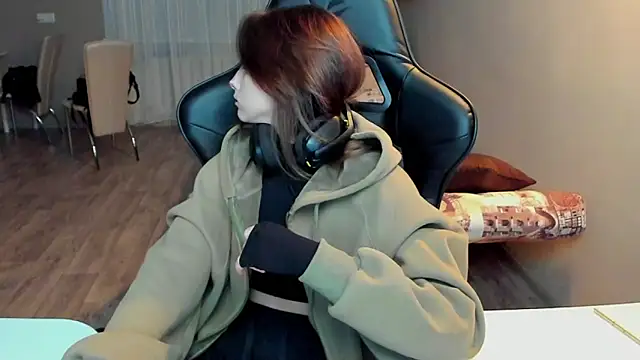 Snapshot of SilverDream chatting on 02-04-25, 08:06 SilverDream online show from 02-04-25, 08:06