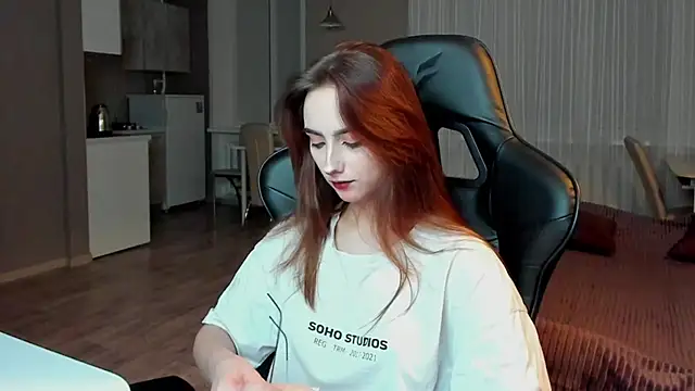 Snapshot of SilverDream chatting on 02-24-25, 10:47 SilverDream online show from 02-24-25, 10:47