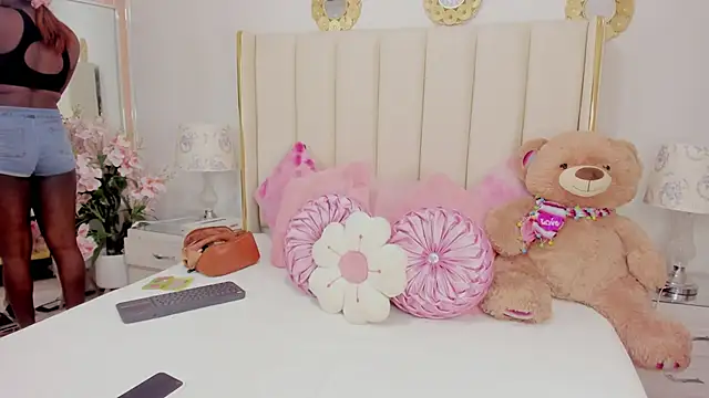 Snapshot of evangelin_ts chatting on 02-14-26, 01:22 evangelin ts online show from 02-14-26, 01:22