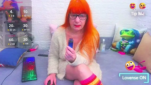 RedHousewife online show from 02-12-26, 06:46