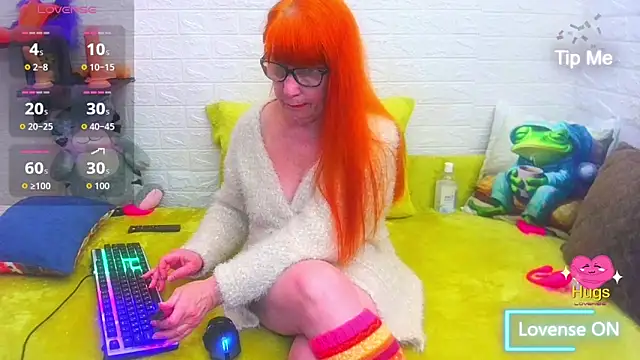 Snapshot of RedHousewife chatting on 04-20-26, 04:52 RedHousewife online show from 04-20-26, 04:52