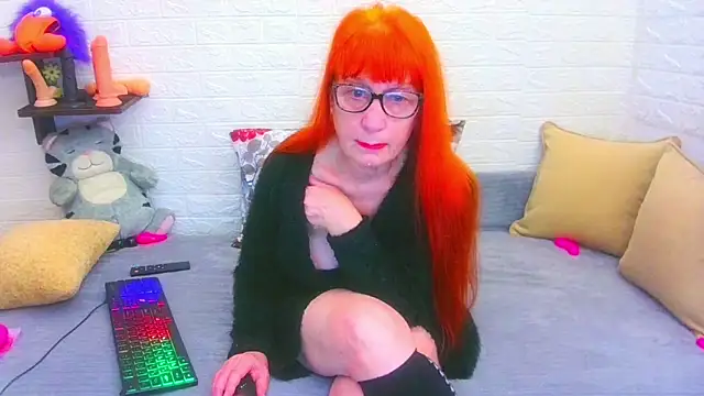 RedHousewife online show from 10-15-25, 02:14