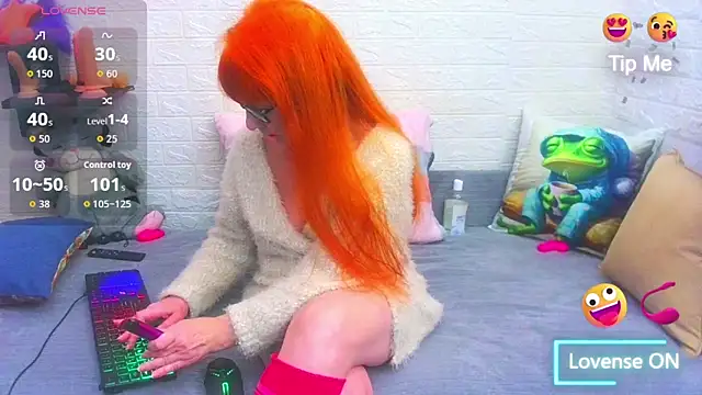 RedHousewife online show from 12-23-25, 06:56