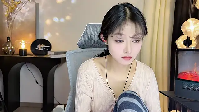 xiaodaibabyy online show from 02-04-25, 04:29