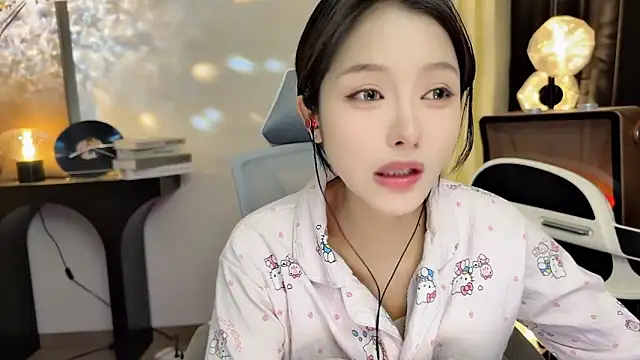 xiaodaibabyy online show from 02-19-25, 04:33