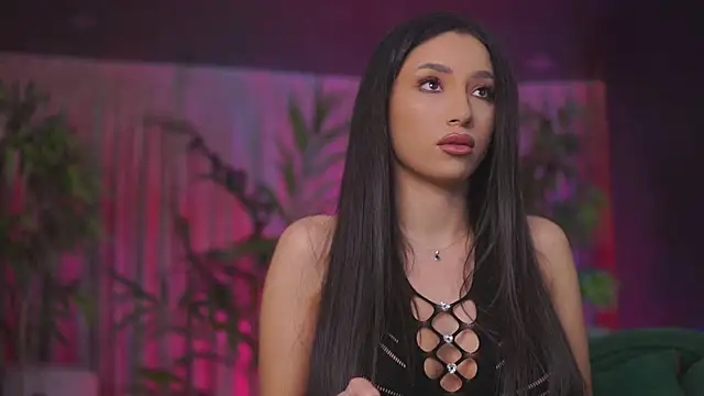 Snapshot of GinaValentinna chatting on 02-17-26, 07:44 GinaValentinna online show from 02-17-26, 07:44