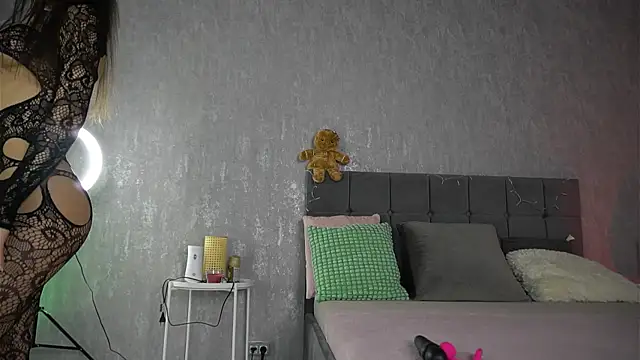 KatelynSparks online show from 12-15-25, 07:03