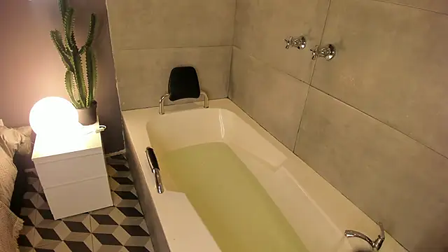 Caroline dh online show from 03-13-26, 11:48