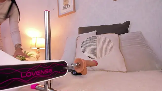 Caroline dh online show from 04-16-26, 11:44