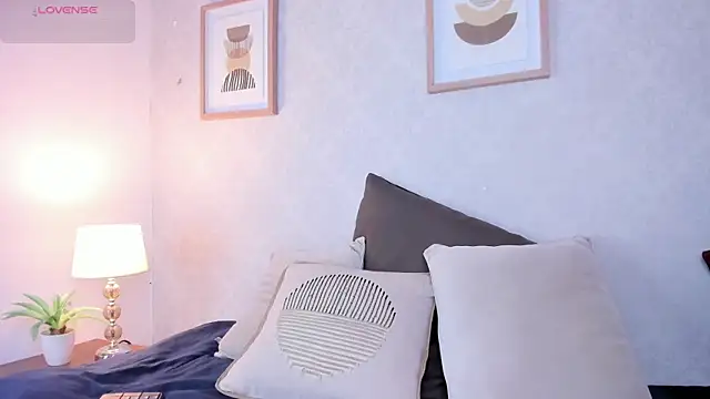 Caroline dh online show from 12-20-25, 11:35