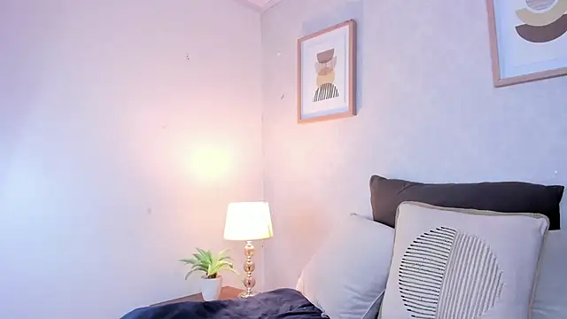 Caroline dh online show from 12-17-25, 11:37