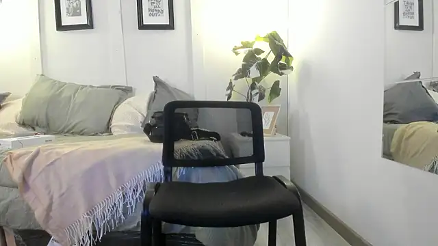 Caroline dh online show from 02-08-26, 02:04