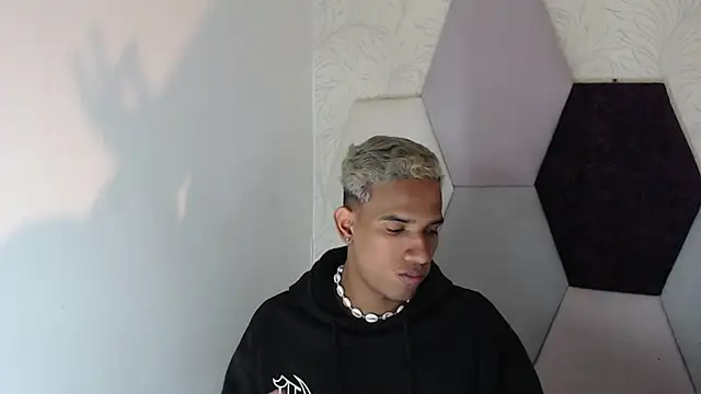 Snapshot of AbrahanBratz chatting on 01-30-25, 02:58 AbrahanBratz online show from 01-30-25, 02:58