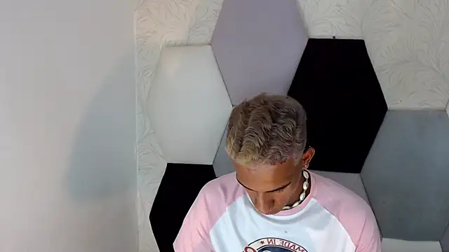 Snapshot of AbrahanBratz chatting on 01-11-25, 03:31 AbrahanBratz online show from 01-11-25, 03:31