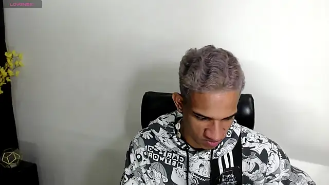 Snapshot of AbrahanBratz chatting on 01-17-25, 11:49 AbrahanBratz online show from 01-17-25, 11:49