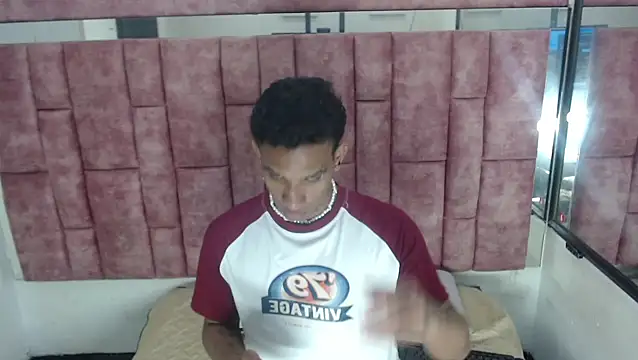 Snapshot of AbrahanBratz chatting on 01-15-26, 02:42 AbrahanBratz online show from 01-15-26, 02:42