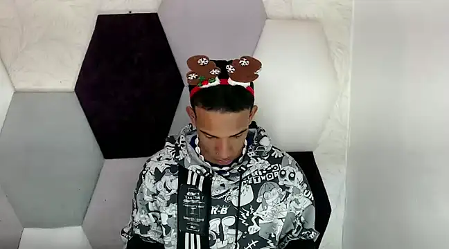 Snapshot of AbrahanBratz chatting on 12-17-24, 11:39 AbrahanBratz online show from 12-17-24, 11:39