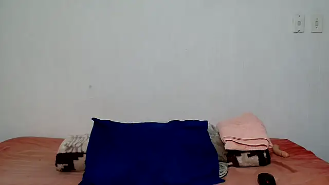 Snapshot of Feathergal69_ chatting on 04-29-26, 08:26 Feathergal69 online show from 04-29-26, 08:26