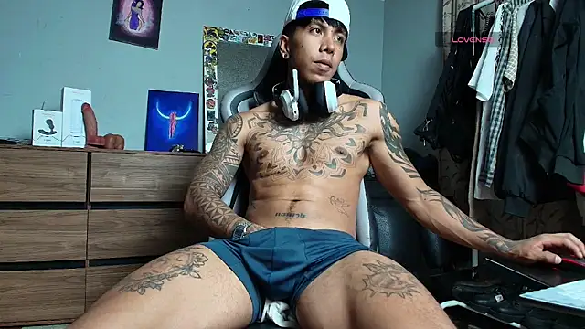 Nickhot0609 online show from 12-17-25, 04:17