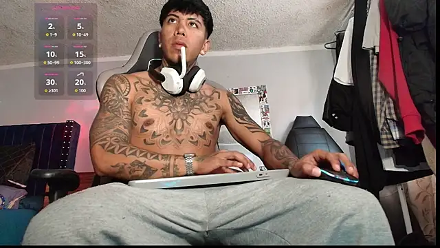 Nickhot0609 online show from 11-19-25, 05:24