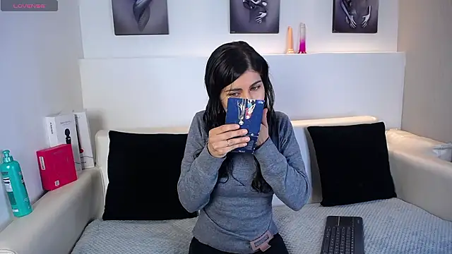 Melodi Roux online show from 03-19-26, 01:44