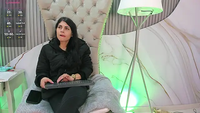 Snapshot of Melodi_Roux chatting on 05-15-26, 01:31 Melodi Roux online show from 05-15-26, 01:31