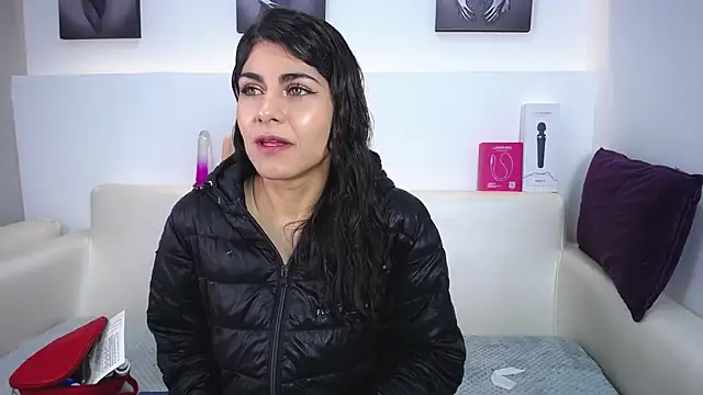 Melodi Roux online show from 10-15-25, 01:19