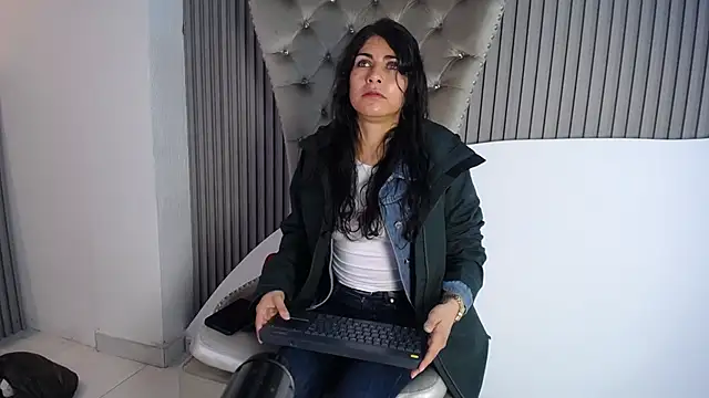 Snapshot of Melodi_Roux chatting on 05-09-26, 11:57 Melodi Roux online show from 05-09-26, 11:57