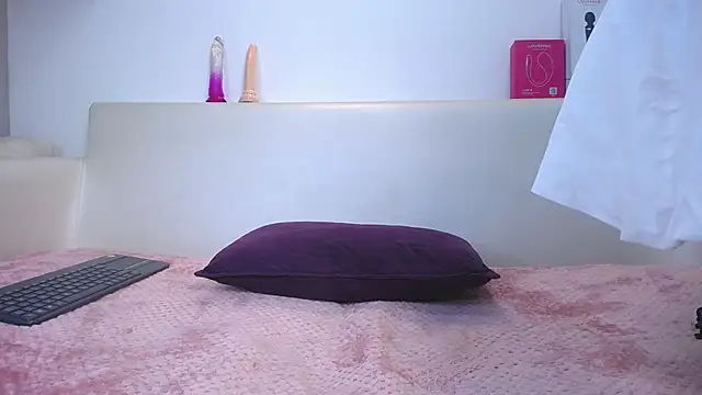 Melodi Roux online show from 11-05-25, 01:25