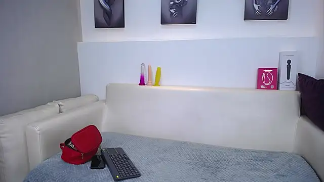 Melodi Roux online show from 10-10-25, 01:12