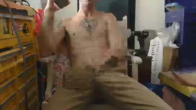 Snapshot of Slammyboy chatting on 10-04-25, 10:55 Slammyboy online show from 10-04-25, 10:55