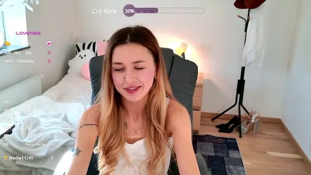 Snapshot of Sophie_Enzo chatting on 02-14-25, 08:42 Sophie Enzo online show from 02-14-25, 08:42