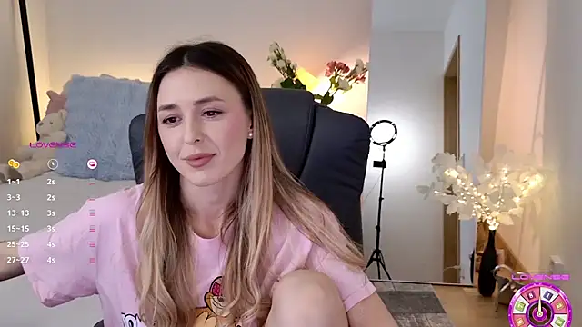 Snapshot of Sophie_Enzo chatting on 03-18-25, 10:26 Sophie Enzo online show from 03-18-25, 10:26