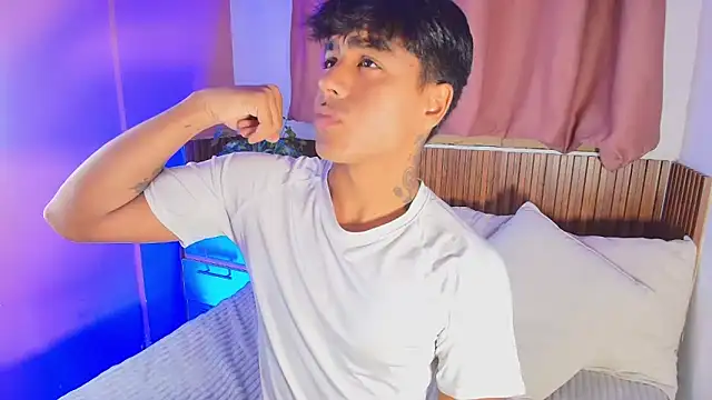 kiing azahell online show from 04-18-26, 11:16