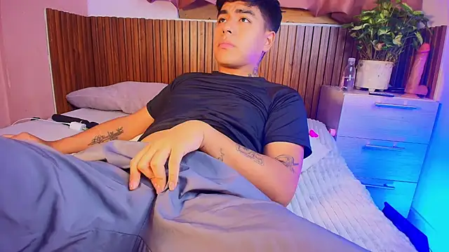 kiing azahell online show from 12-18-25, 11:41