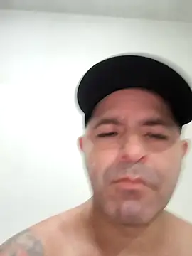 Snapshot of Marciogrei chatting on 12-15-25, 08:03 Marciogrei online show from 12-15-25, 08:03