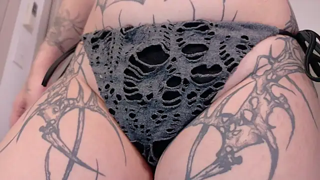 Yuriko May online show from 10-24-25, 01:43