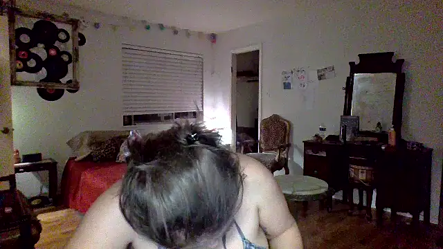sophiarica online show from 04-28-26, 01:37