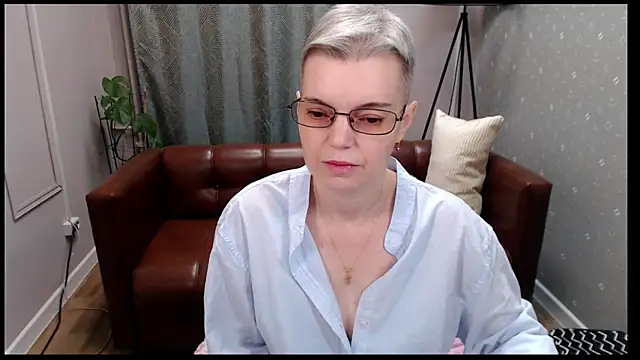 Snapshot of Cutie_Erikaa1 chatting on 11-14-25, 02:15 Cutie Erikaa1 online show from 11-14-25, 02:15