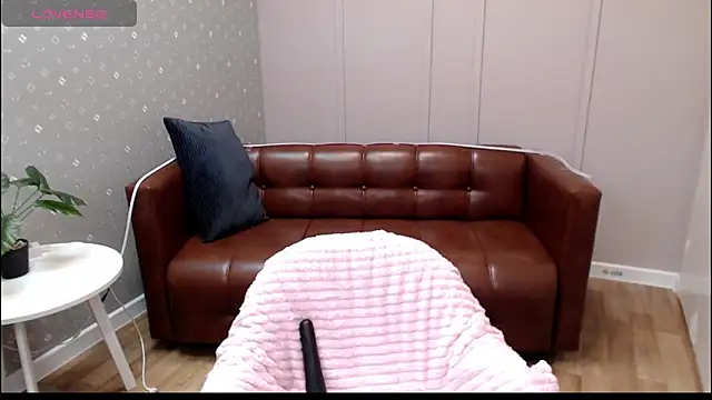 Snapshot of Cutie_Erikaa1 chatting on 12-17-25, 02:27 Cutie Erikaa1 online show from 12-17-25, 02:27