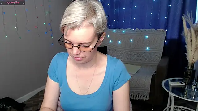Snapshot of Cutie_Erikaa1 chatting on 05-30-26, 02:18 Cutie Erikaa1 online show from 05-30-26, 02:18